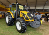 A104, uma das duas novas versões da Série A4 apresentada em 2018, aqui no Agrishow 2019 (foto: LEXICAR). 