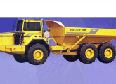 Caminhão articulado A35, para 32 t, também lançado no Brasil em 2005.   