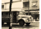 Lotação Mercedes-Benz com moderna carroceria Vieira de 1956 operado no Rio de Janeiro (RJ) pela extinta São Sebastião Ônibus; a imagem é de 1963 (foto: Augusto Antônio dos Santos / ciadeonibus).