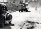 Vieira-LP circulando pelo subúrbio carioca de Realengo, em junho de 1965 (fonte: Marcelo Prazs / Arquivo Nacional). 