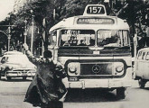 O mesmo modelo, com grade de desenho mais rebuscado e apenas dois faróis, operando no Rio de Janeiro (fonte: site onibusdorio). 