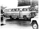 Vieira com colunas inclinadas, modelo dos primeiros anos da década de 60, com andamento lateral bastante parecido com o das carrocerias Cermava; montado sobre Mercedes-Benz LP, operava em Niterói (RJ); a foto foi tomada em 1970 (fonte: site toffobus).