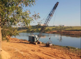 Guindaste 525 tipo "dragline" com lança de 18 m, para 25 t (fonte: site guindastestheodoro).