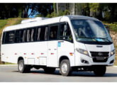 Attack 8 Furgão, também mostrado na Lat.Bus, trazendo 22 poltronas reclináveis, bloqueio do diferencial, saias elevadas e grande compartimento para cargas.