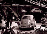 No III Salão, o stand da VW trazia até mesmo uma esteira suspensa, transportando carrocerias durante toda a feira (fonte: Jorge A. Ferreira Jr. / Anfavea). 