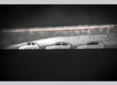 A intenção declarada da Volkswagen - o Tera alcançar sucesso semelhante ao Fusca e ao Gol - foi magistralmente traduzida neste detalhe estampado numa das janelas do novo carro.