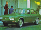 VW TL de quatro portas, lançado em 1971 com novo estilo dianteiro. 