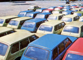 A caminhonete Brasília foi um sucesso de vendas no país e no exterior: do mais de um milhão fabricado, 13% foi destinado à exportação; nesta foto de 1977, uma partida do modelo quatro-portas aguarda embarque (fonte: Alexander Gromow / autoentusiastas).