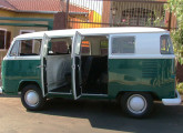 Kombi de seis portas 1976 em fotografia de 2011 (fonte: site fuscaclubeaurea).