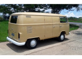 Kombi furgão 1976; extremamente bem cuidado, o carro da foto, de Brasília (DF), foi posto à venda em 2015 (fonte: site carro.mercadolivre).