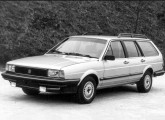 Santana Quantum, pela primeira vez mostrado no Salão do Automóvel de 1984 e lançado em agosto do ano seguinte.