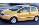 VW Fox 2005, exportado para a Alemanha apenas na versão duas-portas; em 2007 o modelo para o mercado interno assumiu o visual das unidades exportadas (fonte: auto motor & sport).