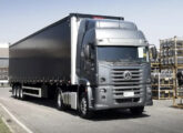 A seguir, cinco das diversas novidades apresentadas pela VWCO na Fenatran 2024; aqui o cavalo-mecânico Constellation 20.480 4x2 com motor de 13 litros do Meteor.