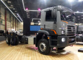 Dois dos modelos já em linha também expostos na feira: Constellation 31.320 6x4 Off-Road ... 