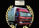 Delivery 11.180, o caminhão mais vendido do Brasil em 2025, foi o tema da capa da edição de fevereiro de 2026 da revista Frota&Cia.
