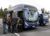 Caminhão e ônibus híbridos VWC apresentados à imprensa, na Suécia, quando de encontro mundial do Grupo Traton, em 2019.