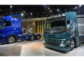 O FM elétrico também foi exposto no Salão; ao fundo o cavalo-mecânico FH a biodiesel (foto: portal autodata).