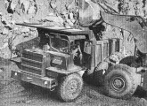 W-22, primeiro caminhão basculante fora-de-estrada produzido no Brasil. 