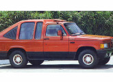 Chevrolet D-20 cabine-dupla hatchback, modelo de 1990.   