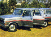 A linha da Walk crescia com rapidez; este modelo é de 1985: cabine-dupla Ford alongada com quatro portas.