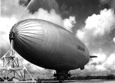 "Blimp" - dirigível de observação militar norte-americano e provável fonte de inspiração para as carrocerias paraenses; note o desenho da grade dos ônibus e o padrão da proa dos aerostatos (fonte: site tokdehistoria). 