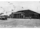 Primeiro zepelim de Manaus, construído em 1948 na própria capital amazonense; a imagem reproduz um cartão postal do Atlético Rio Negro Clube.