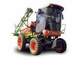 Trator agrícola de pneus transformado em pulverizador pela paranaense Zillmer.