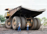 Um dos gigantes Haulpak 120C da Companhia Vale do Rio Doce (foto: Carga).