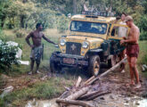 Em 1955, com um Jeep CJ-3B montado no Brasil, três escoteiros percorreram 73.000 km entre São Paulo e o Alasca.