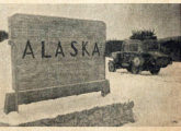 No final de 1955, no Alasca, o Jeep dos escoteiros brasileiros se aproxima do Círculo Polar Ártico (fonte: Automóveis & Acessórios).