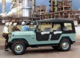 Jeep 101 de quatro portas.