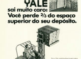 Hoje nos parece espantoso que em 1968, ano da publicação desta propaganda, ainda fosse necessário explicar a necessidade de utilização de empilhadeiras em indústrias e depósitos.