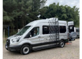 Eurohome Transit 350, para três ocupantes, em furgão Ford Transit.
