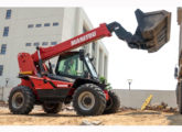 Manipulador Manitou equipado como pá carregadeira.