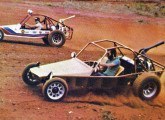 Dois dune buggies mineiros RV - os primeiros brasileiras com produção seriada (foto: Autoesporte).