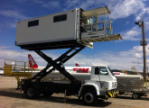 Rucker Ambulift, equipado com meia-cabine Mascarello.