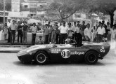 Fred Leal pilotando o Elva I em uma corrida de rua em Salvador (fonte: site oldraces).