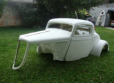 Kit reproduzindo a carroceria do automóvel Ford 1934.