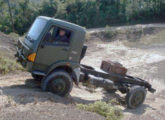 Caminhão de 2,5 t militarizado para a Agrale, que daria origem ao modelo AM 41; a imagem mostra o protótipo na fase de testes, em 2011 (fonte: site ecsbdefesa).