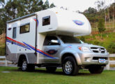 Toyota Hilux equipada com motorhome tipo C Athos.