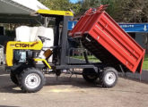 Carreta agrícola MT4x4.24, com 24 cv, tração e freios a tambor nas quatro rodas e carroceria com basculamento hidráulico.