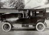 "Luxuosa Limousine" construída pela Garage Baptista, em 1915, para equipar chassi usado (fonte: Auto-Propulsão).