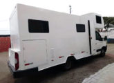 Motor-home montado em chassi-cabine Iveco Daily.