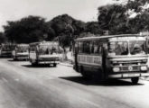 Desfile pelas ruas de Fortaleza (CE), precedido por um Bela Vista 74 do Expresso Timbira (fonte: Ivonaldo Holanda de Almeida / O Povo).