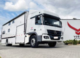 Mercedes-Benz Atego 1726 com carroceria mista Vegini.