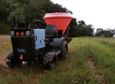 Trator 348 como distribuidor de fertilizantes.