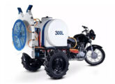 JC 200 com pulverizador tipo turbo e tanque de 300 l.