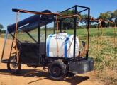 Pulverizador para cana-de-açúcar, também com tanque de 300 l, equipado com cabine fechada.