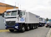 Dois caminhões Mercedes-Benz Arocs com cabine e baú blindados exportados para a transportadora de valores Brink's.